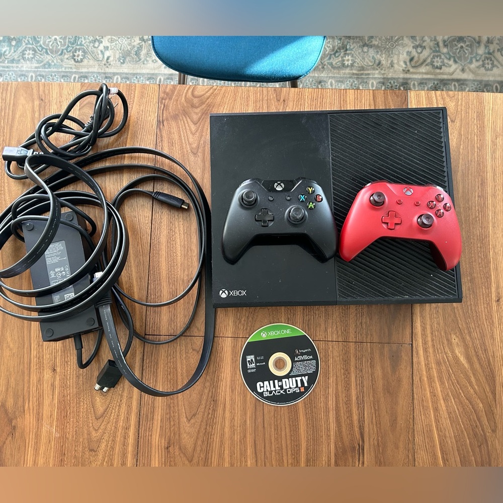 Xbox One with 2 controllers and all wires